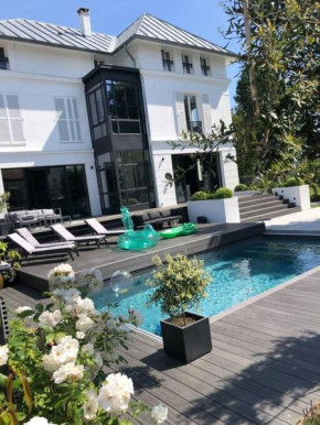 Villa piscine city center / 15 min Chps Elysées